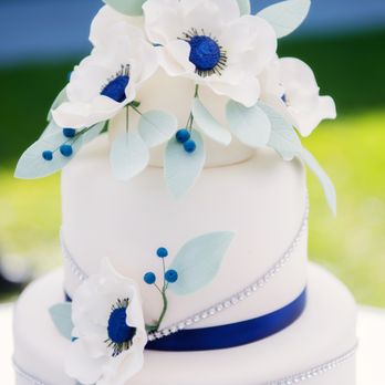 Top Tier Cakery - Lux Light Photography - Bakeries Near Me - Traverse City, Michigan