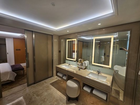 Okada Manila by null