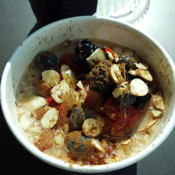 Marianos - Fresh steel cut oatmeal with blueberries, strawberries, raspberries, almonds, drizzled w/honey and a dash of freshly grated cinnamon. - Grocery Near Me - Oak Lawn, Illinois