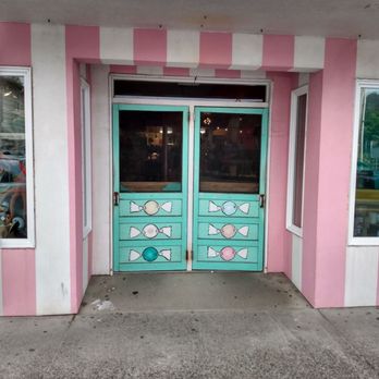 Bruce's Candy Kitchen - Entree - Candy Stores Near Me - Cannon Beach, Oregon Bruce's Candy Kitchen - Entree - Candy Stores Near Me - Cannon Beach, Oregon