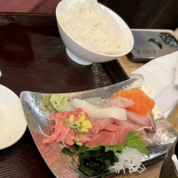 Waraku - Salmon Sashimi - Izakaya Near Me - Torrance, California Waraku - Salmon Sashimi - Izakaya Near Me - Torrance, California