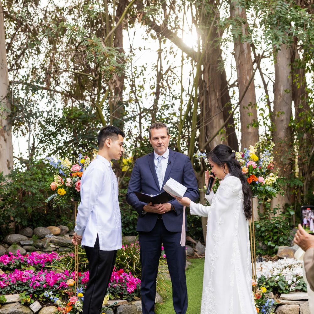 Jason Olver Wedding Ceremony Officiant - Jason Officianting at Twin Oaks Garden Estate - Officiants Near Me Jason Olver Wedding Ceremony Officiant - Jason Officianting at Twin Oaks Garden Estate - Officiants Near Me