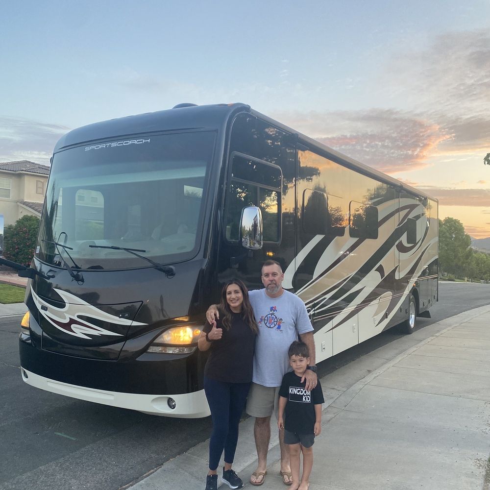 Giant RV - Early Start! - RV Dealers Near Me - Murrieta, California Giant RV - Early Start! - RV Dealers Near Me - Murrieta, California