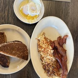 Darrells Diner 10 - Eggs bacon hash browns and toast