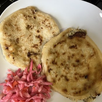 Ricas Pupusas & Mas - pupusas de maíz - pollo, calabaza, & jalapeños; chicharron, loroco, & champiñones - Salvadoran Near Me - Woodside, New York Ricas Pupusas & Mas - pupusas de maíz - pollo, calabaza, & jalapeños; chicharron, loroco, & champiñones - Salvadoran Near Me - Woodside, New York