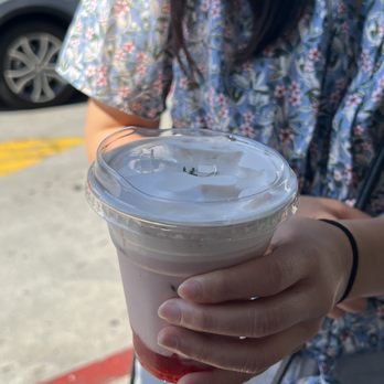 DAMO - Strawberry Einspänner - Coffee & Tea Near Me - Los Angeles, California DAMO - Strawberry Einspänner - Coffee & Tea Near Me - Los Angeles, California