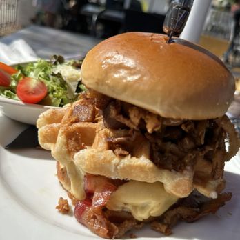 Gigglewaters - Commissioner burger - American Near Me - Safety Harbor, Florida