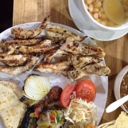Fajitas de pollo con frijoles de la olla.