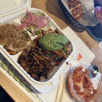 Kimchi Box - Bbq chicken and Avocado - Korean Near Me - Tacoma, Washington