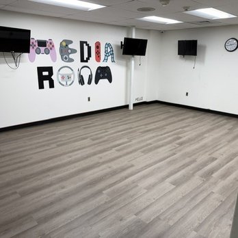 Knots Flooring - New flooring and baseboards. - Flooring Near Me - Aurora, Colorado