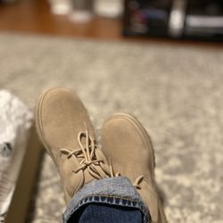 UGG
