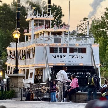 Cafe Orleans - Beautiful views - Cajun/Creole Near Me - Anaheim, California