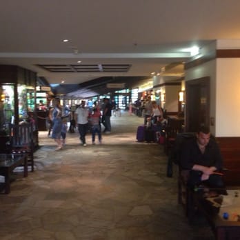 Disney's Sequoia Lodge - The long lobby and reception area - Hotels Near Me - Coupvray, 77