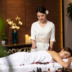 Everlasting Spa Massage - Oil and hot stone massage