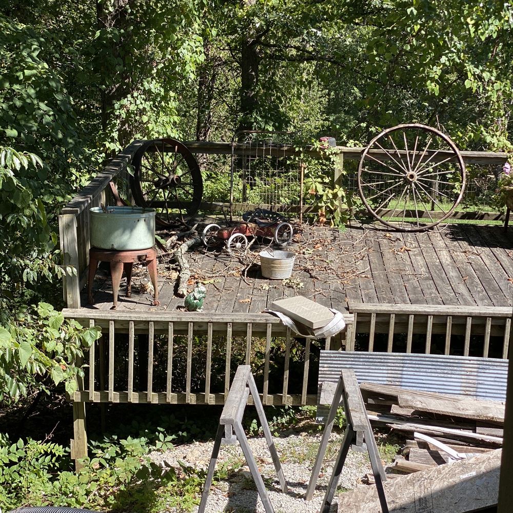 Billy Gail's - the back yard of his home - American Near Me - Branson, Missouri Billy Gail's - the back yard of his home - American Near Me - Branson, Missouri