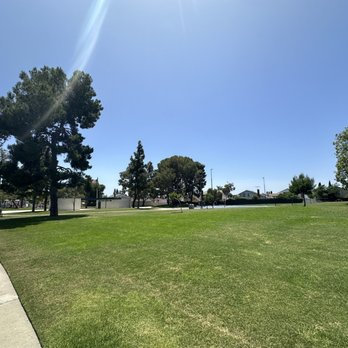 Sandpointe Park - Parks Near Me - Santa Ana, California