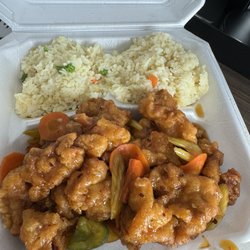 Great Wall Chinese Restaurant - General Tso General Tso's Chicken with fried rice
