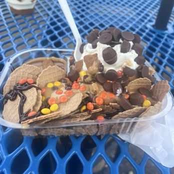 Mister Goodies - Peanut Butter Nachos - Ice Cream & Frozen Yogurt Near Me - Lynchburg, Virginia