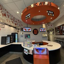 Ikonic Wings - Dining area