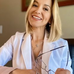 Vida Organic Wellness - Carol Castro - International Aesthetician and Lymphatic Drainage Specialized.