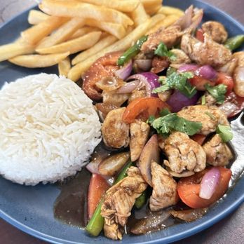 El Buzo - Peruvian Chicken Stir-Fry / Pollo Salteado - Peruvian Near Me - Cocoa Beach, Florida