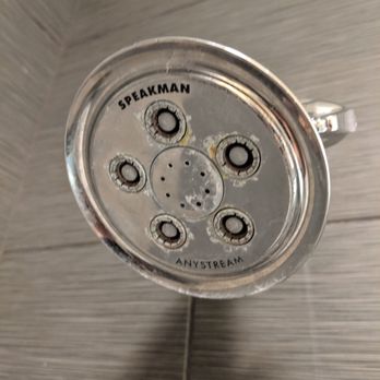 Ramada by Wyndham Flagstaff East - Corroded shower head - Hotels Near Me - Flagstaff, Arizona