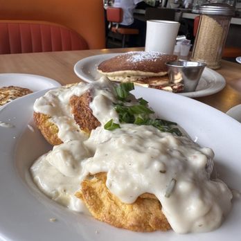 Cindy's Eagle Rock Restaurant - Biscuits & Gravy; Flapjacks; Teamster at the Bar - Breakfast & Brunch Near Me - Los Angeles, California