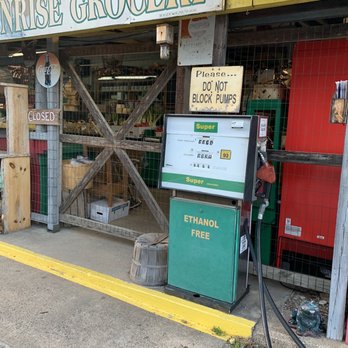 Sunrise Grocery - Working gas pump - Grocery Near Me - Blairsville, Georgia