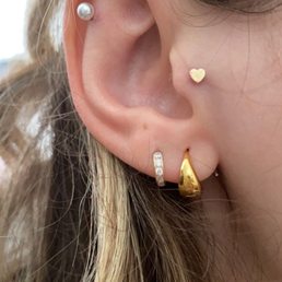 Tragus piercing, heart