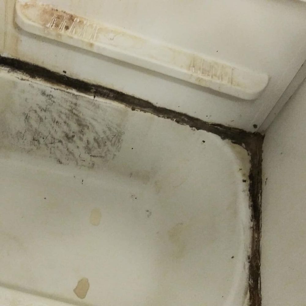 Slide of Dow's Tub & Tile Refinishing