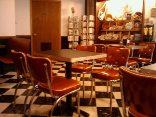 Clinton's Soda Fountain by null
