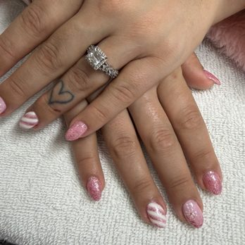 Glamor Nails & Spa - Beautiful Christmas Nail Set with Gel Builder by Tiffany - Nail Salons Near Me - Huntington Beach, California