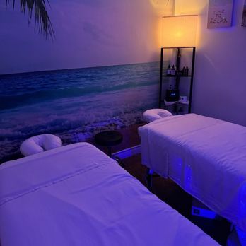 Xanadu Massage and Spa - couples massage room with nice decor, relaxing atmosphere, and smelled of essential oils - Massage Therapy Near Me - Honolulu, Hawaii Xanadu Massage and Spa - couples massage room with nice decor, relaxing atmosphere, and smelled of essential oils - Massage Therapy Near Me - Honolulu, Hawaii