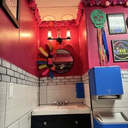 Louie’s Taco Shop & Bar - Women's restroom