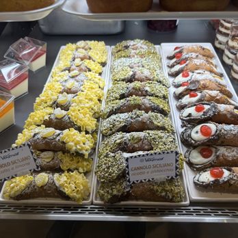 BAR Veneruso - Patisserie/Cake Shop Near Me - Sorrento, NA