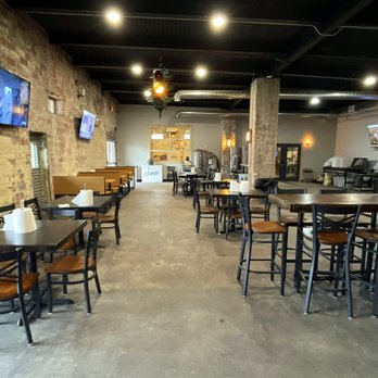 Quentin's BBQ & Sides - Dining Area - Barbeque Near Me - Bonner Springs, Kansas