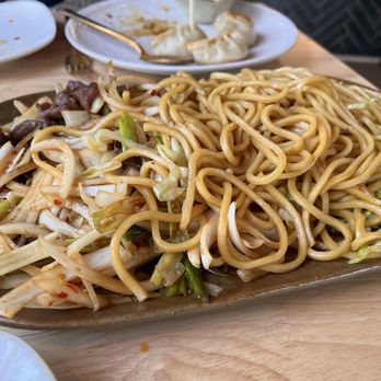 Hidden Dumpling House Midtown - Mongolian Beef combo plate (chow mein) - Chinese Near Me - Sacramento, California