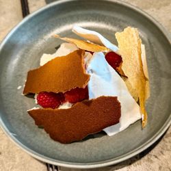 Restaurante LSD - "Mille-fuille" with egg and berries with raspberry sorbet and vanilla chantilly