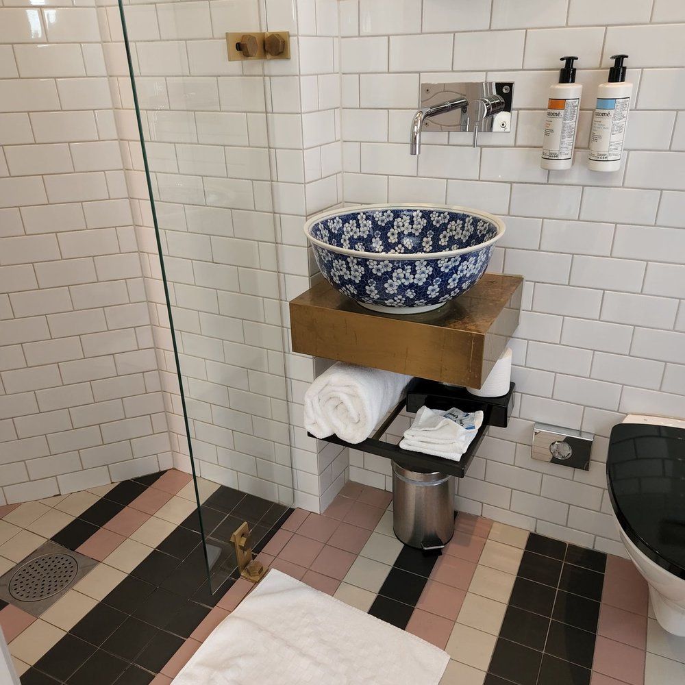Story Hotel - Small bath with a charming basin - Hotels Near Me - Stockholm, Alberta Story Hotel - Small bath with a charming basin - Hotels Near Me - Stockholm, Alberta