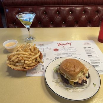 The Heyday  - A great place for a tasty lunch. - Burgers Near Me - Palm Springs, California