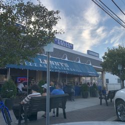 Lenny's Pizza & Italian Grill - Outside