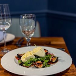 Burrata special with fresh figs and prosciutto