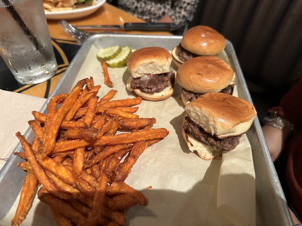 BJ’S RESTAURANT & BREWHOUSE Updated October 2024 562 Photos & 729