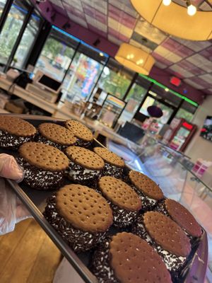 MIKEY'S SOFT SERVE / SMASHED BURGERS AND FRIES by null