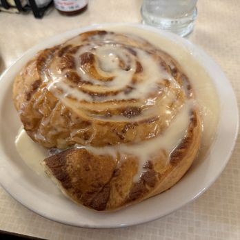 The Pancake Chef - Cinnamon Roll - American Near Me - SeaTac, Washington