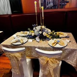 Mama Romano’s - Bellalago - Custom made tablecloth and overlays.