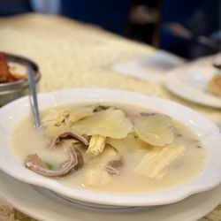 Preserved vegetables with pig stomach soup