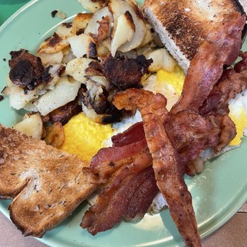Harriet's Kitchen - Bacon, home fires, toast, eggs - Breakfast & Brunch Near Me - Cranston, Rhode Island Harriet's Kitchen - Bacon, home fires, toast, eggs - Breakfast & Brunch Near Me - Cranston, Rhode Island