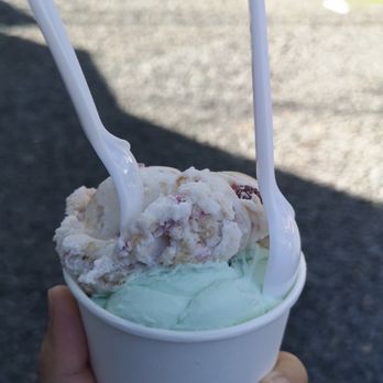 Sundays Ice Cream - a hand holding a bowl of ice cream - Ice Cream & Frozen Yogurt Near Me - Rockport, Massachusetts Sundays Ice Cream - a hand holding a bowl of ice cream - Ice Cream & Frozen Yogurt Near Me - Rockport, Massachusetts