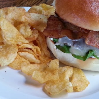 Angry Minnow Brewing - Bar burger - Brewpubs Near Me - Hayward, Wisconsin